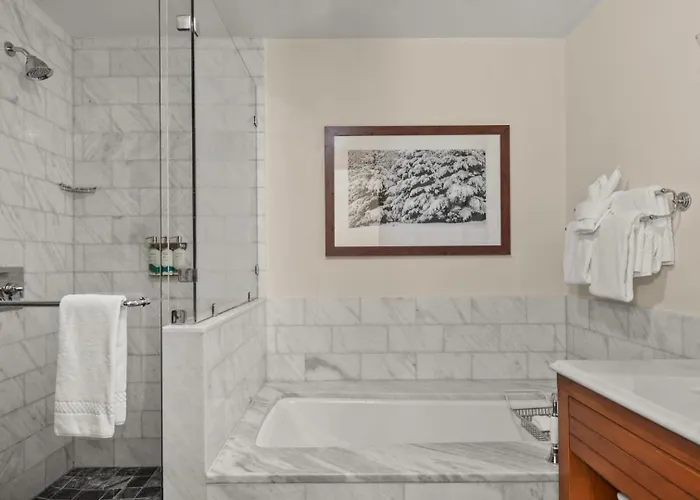 1322 Spruce Peak Mountain Side Guest Room 2- Beds Sleeps 4 Ski In Ski Out By Stowe Mountain Rentals